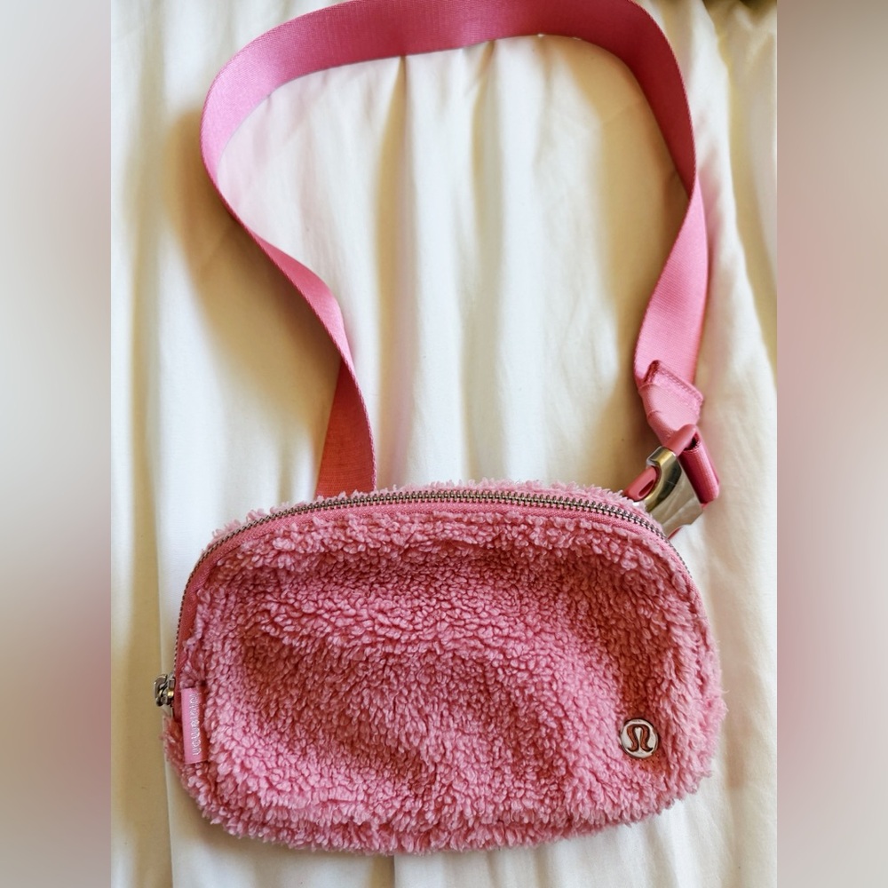 Lululemon Pink Sherpa Everywhere Bag/Fanny Pack 🩷